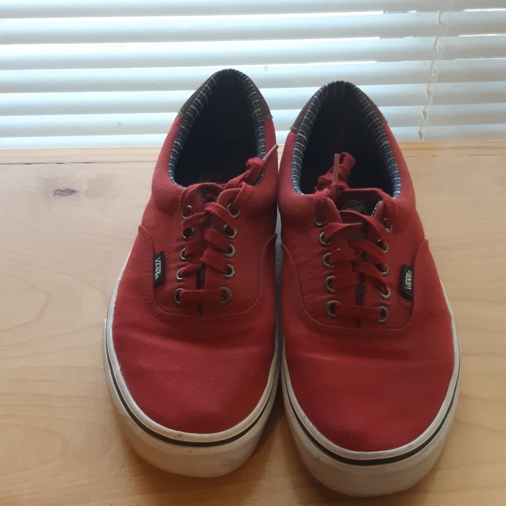 Red Van's - Picture 3 of 4